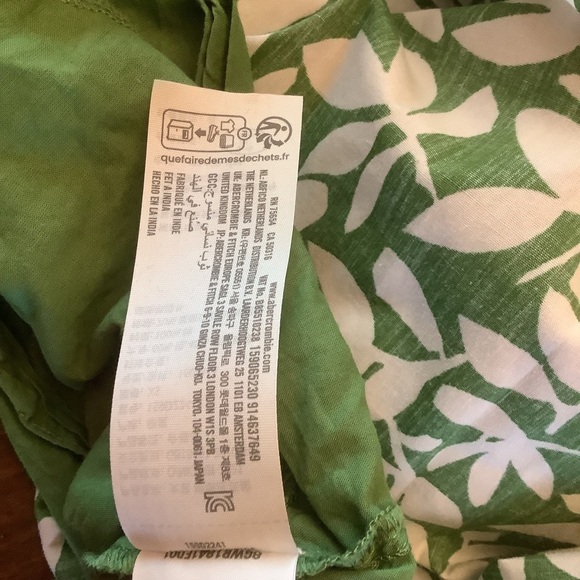 ⸻
🌿 Abercrombie & Fitch Green Leaf Print Petite MIDI Dress - XS 🌿 - Picture 7 of 16